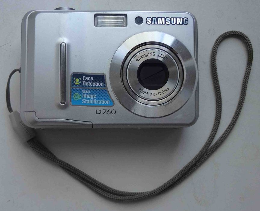 цифровой фотоаппарат Samsung D760 на батарейках