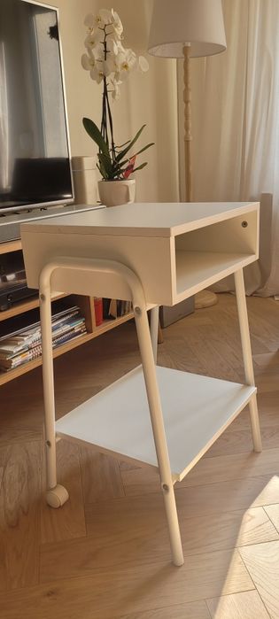 Biała szafka używana