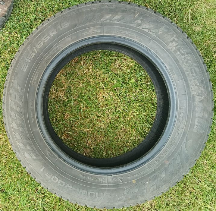 Nokian Snowproof 1 215/65/r16 98H