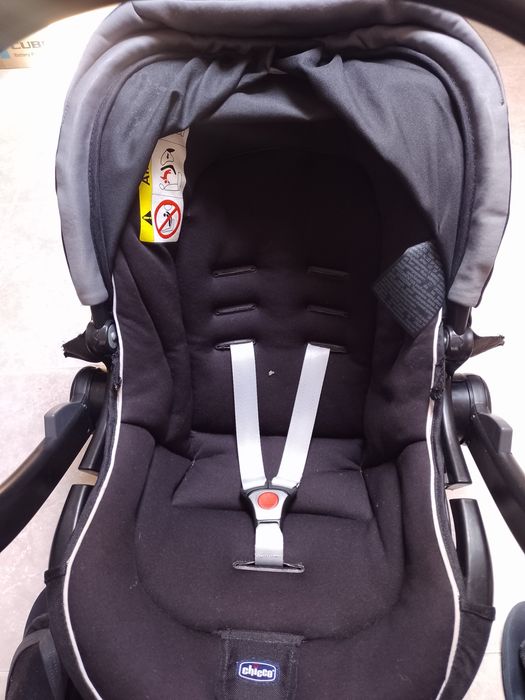 Cadeira auto da Chicco e alcofa de brinde!