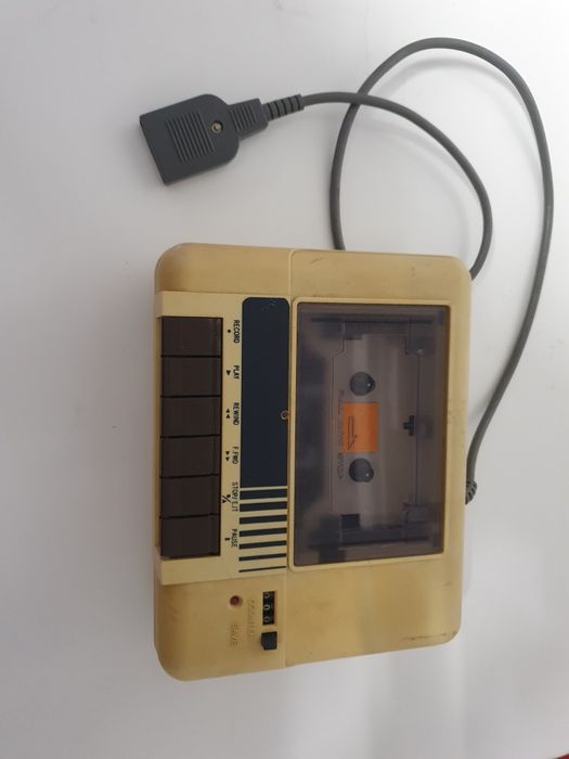 Magnetofon Datasette CBM 64 128 Commodore C64 sprawny retro