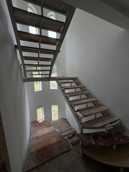 Будинок 421 м2 з ділянкою в с. Тюдів під житло чи готель