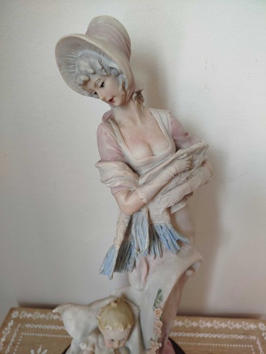 Antiga e Belíssima Escultura em Marfinite