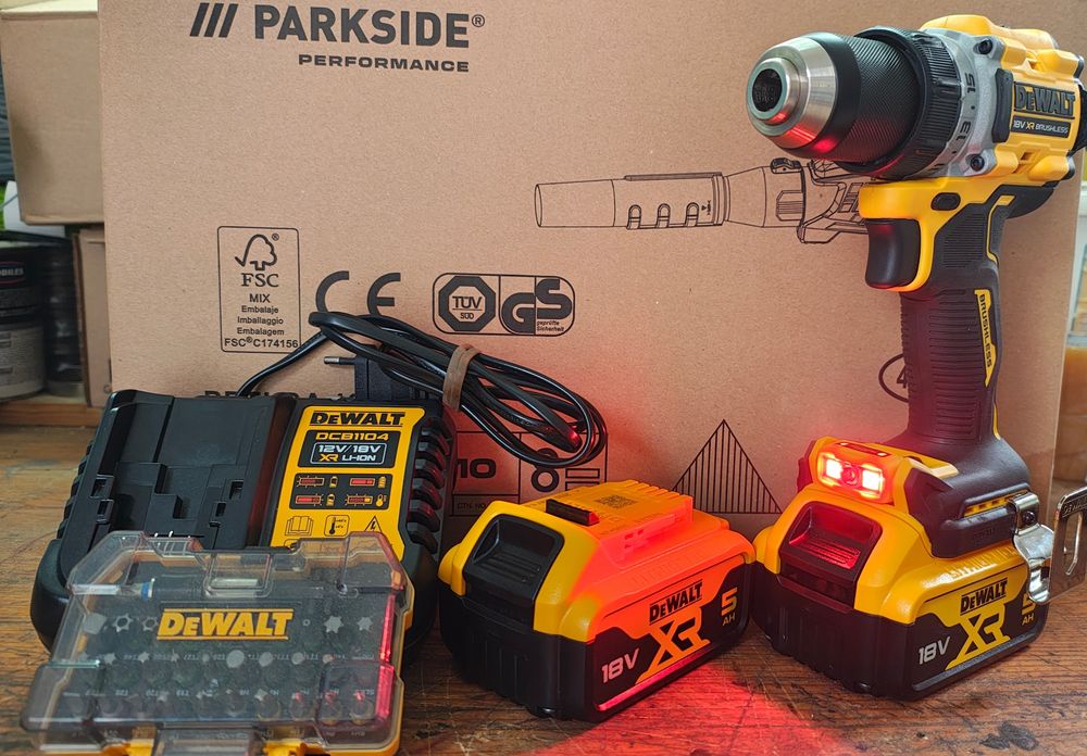 DCD800 Type 2, dwa akumulatory 5Ah, ładowarka, bity. Zestaw DeWalt 18v