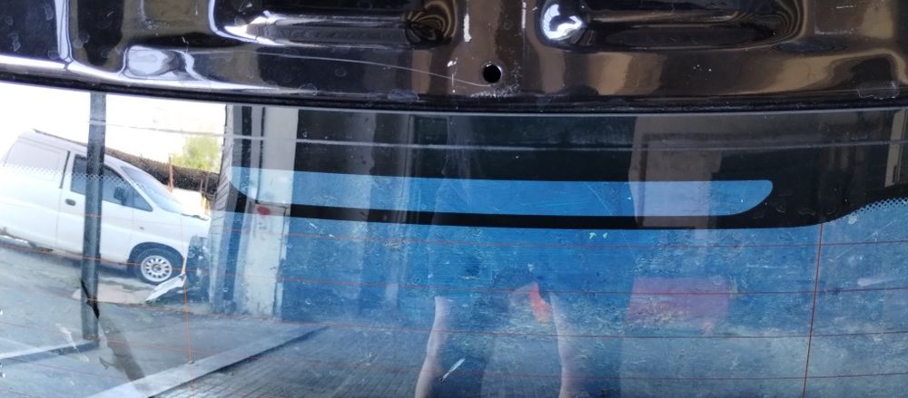 Стекло крышки багажника. Стікло. Mini cooper 1. R52..