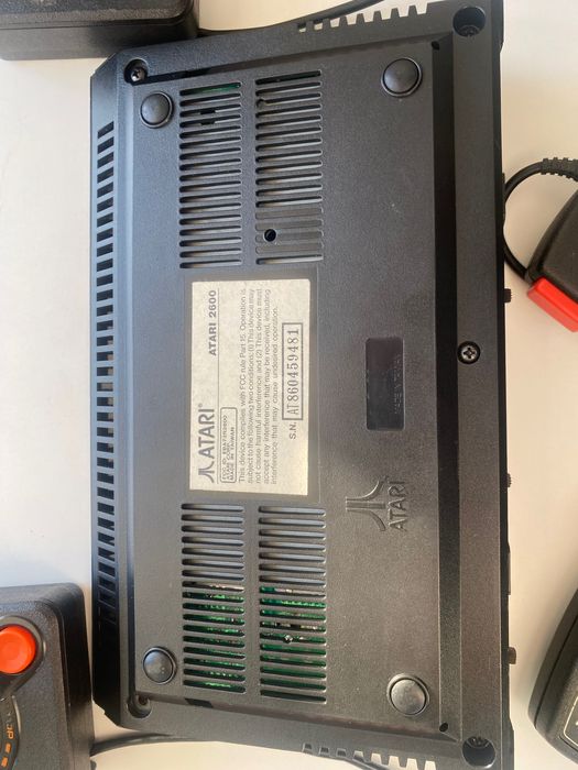 Atari 2600 Jr. z akcesoriami