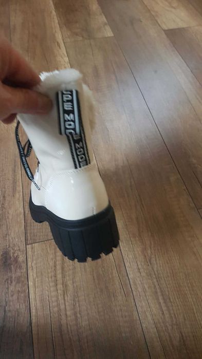 Sprzedam  nowe damskie  buty Venezia