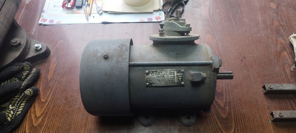 Продам двигун електричний700 грн