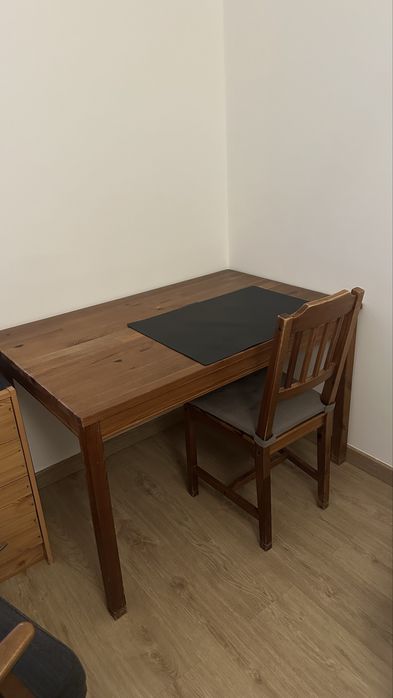 Mesa + cadeira de madeira