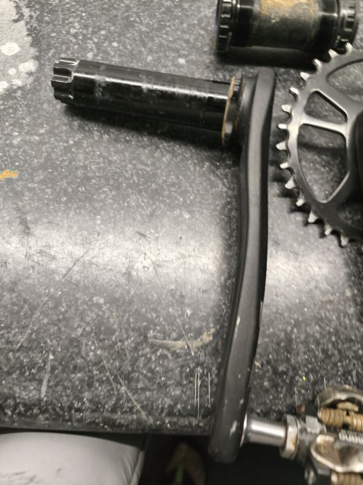 Movimento pedaleiro SRAM