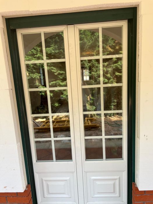 Varias portas janelas aluminio branco verde ponte de lima