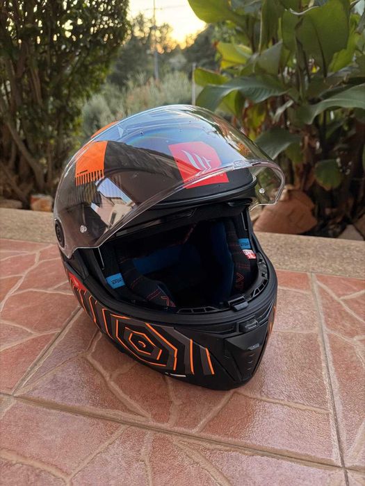 Capacete MT HELMENTS Atom 2