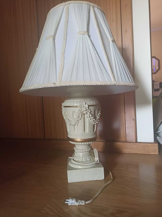 Candeeiro de Mesa Clássico – Estilo Vintage Elegante