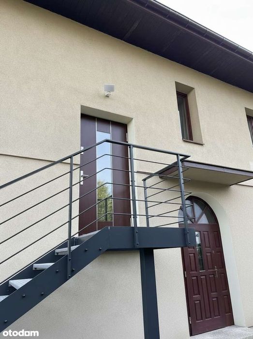 Do wynajęcia połowa domu wraz z dużym ogródkiem. Bezpośrednio!