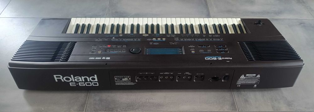 Roland E 600 keyboard