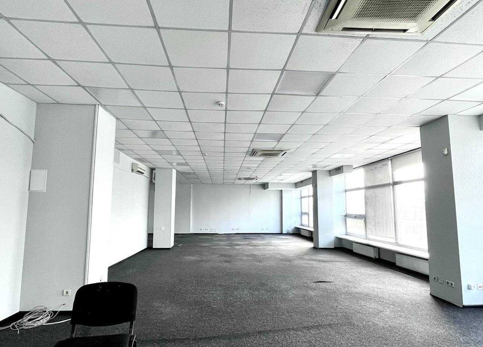 Офісний поверх у центрі Києва. Площа - 288м2. Метро - 5 хв.