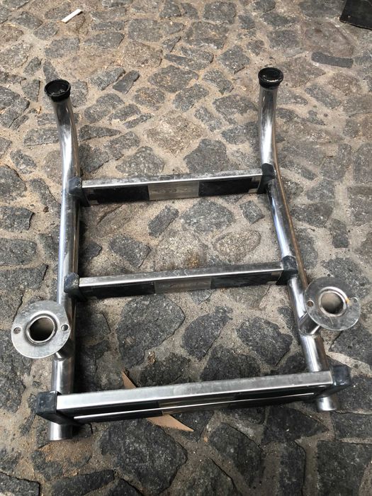 Escada Interior de Piscina