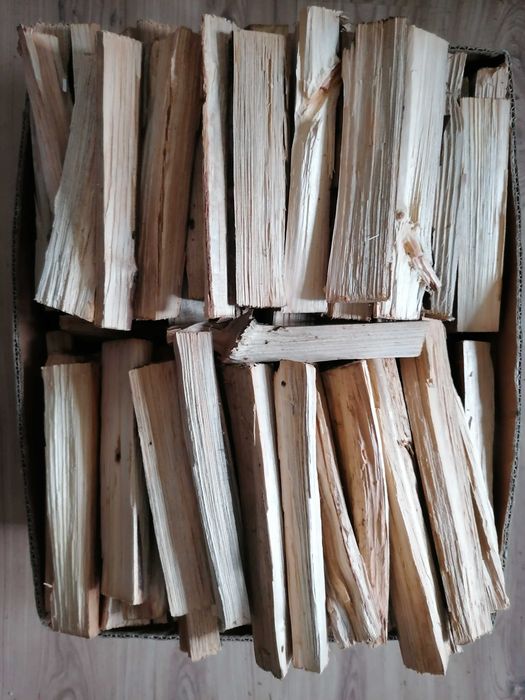 Suche drewno rozpałka sosnowa drobno rąbana po 1,50  kg opał transport