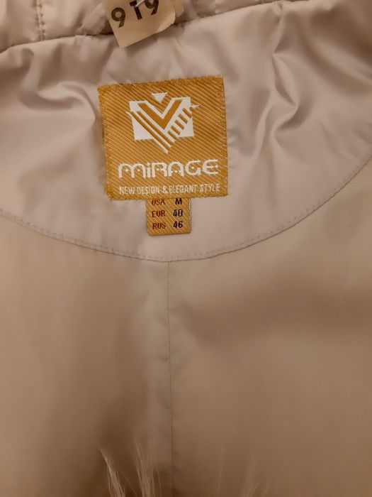 Зимний бежевый пуховик