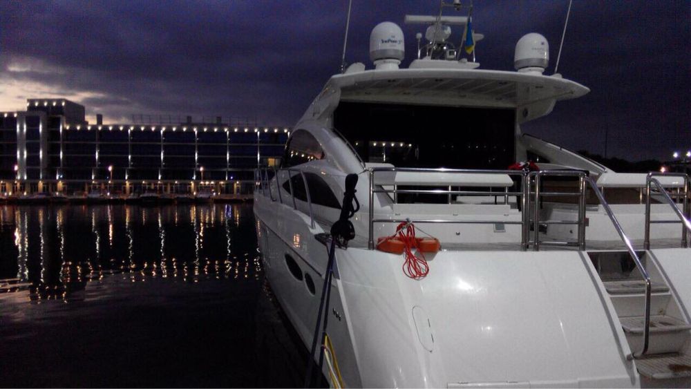 Яхта Princess V65