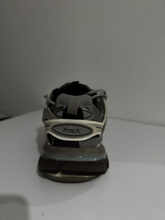 Balenciaga track