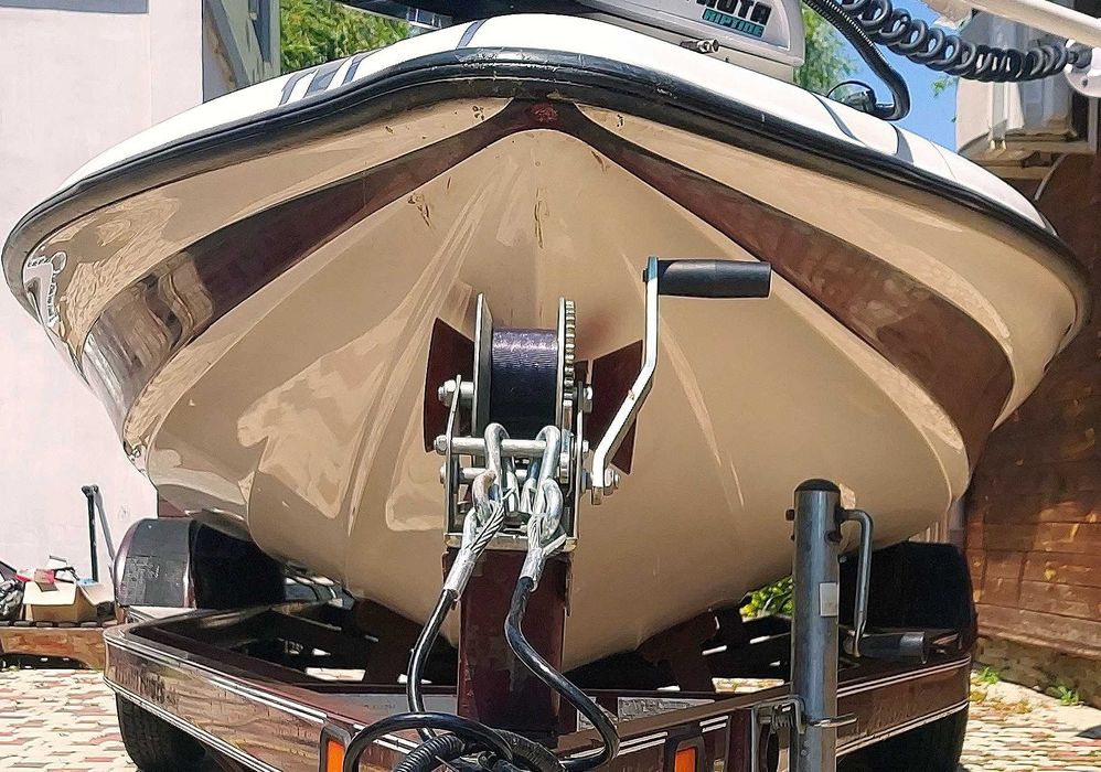 Лодка Triton TR21 + Лафет + Mercury 225 EFI Америка човен