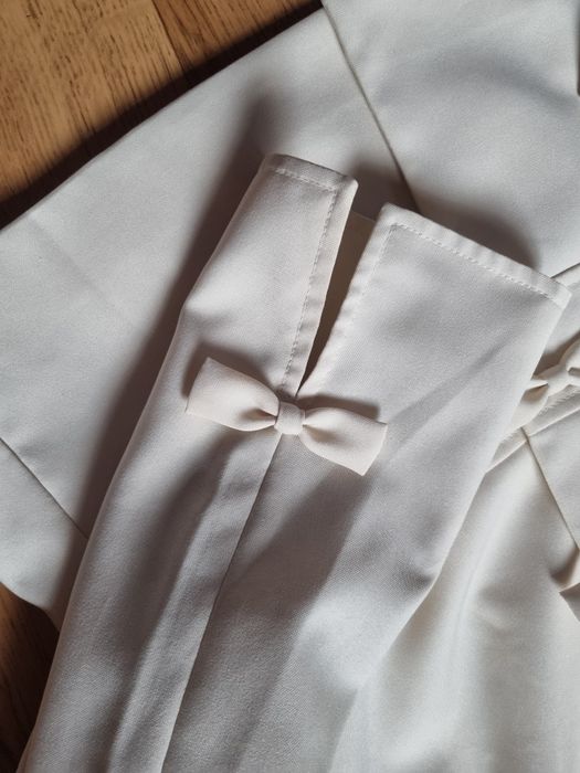 Elegancki komplet w kolorze ecru 42