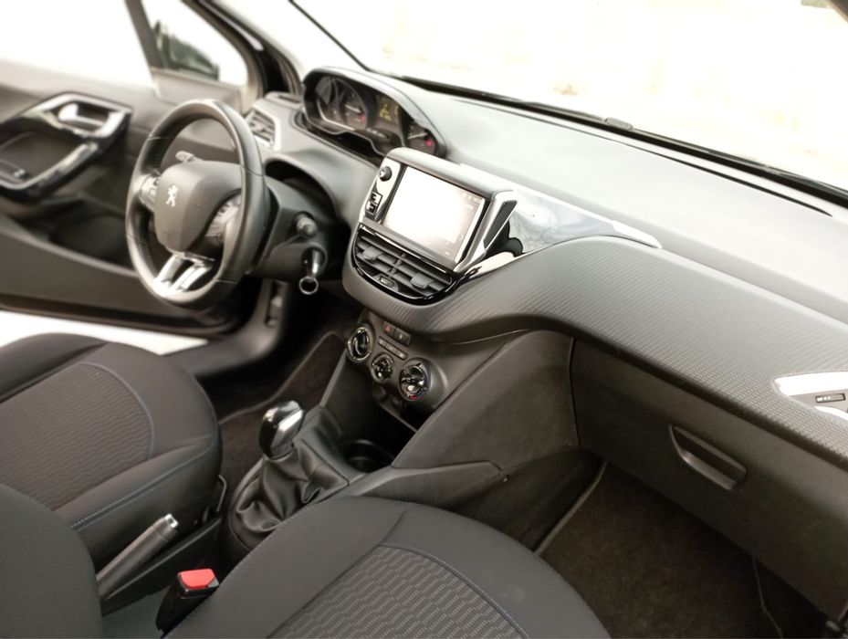 Peugeot 208 Signature 2019
