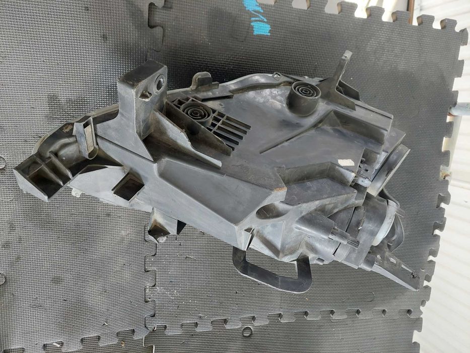 farol esq Peugeot partner