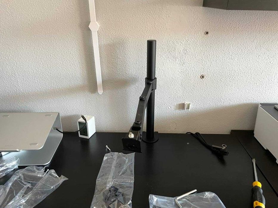 Suporte de Monitor 13 a 32” Ajustável, VESA 75x75 / 100x100