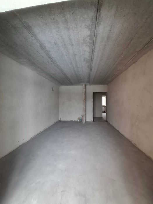 Продаю панорамну 4кімнатну квартиру на березі річки.Газифікована.110м2