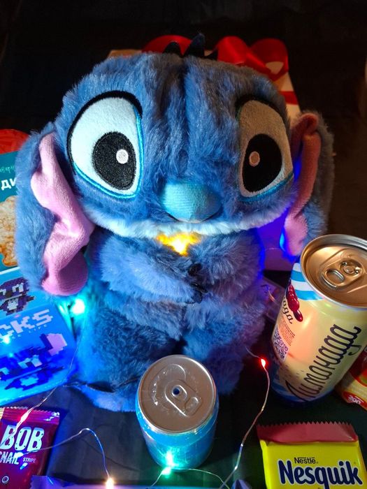 Подарунковий бокс "Дихаючий Стіч" (Stitch) - набір з солодощами