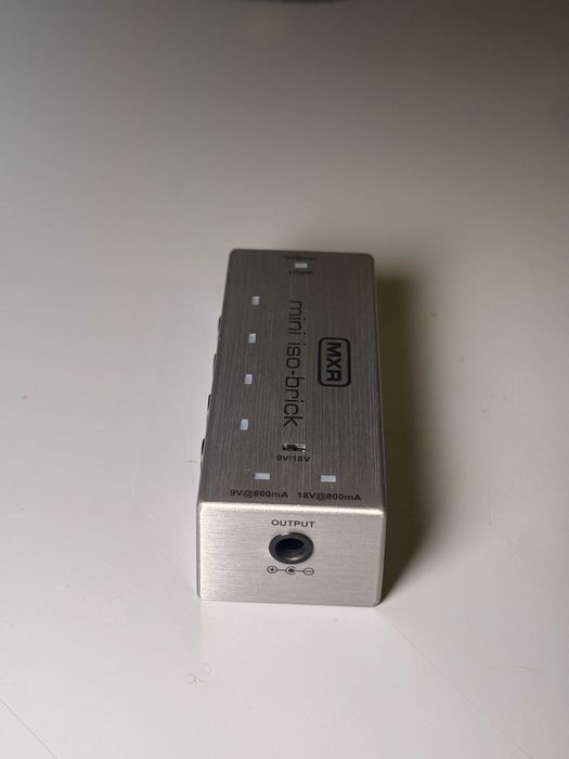 MXR M239 Mini Iso-Brick – zasilacz do efektów + dodatkowe kable