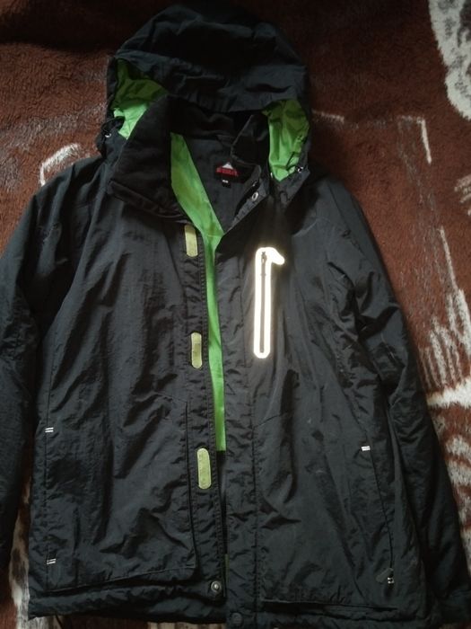 Безкоштовно віддам демісезоні куртки для хлопців