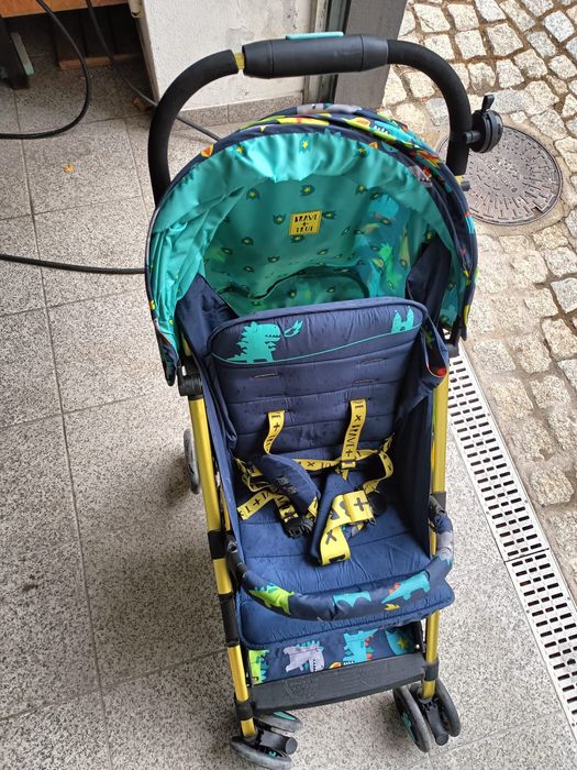 Carrinho de passeio da cosatto menino