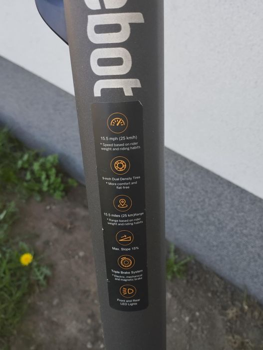 Hulajnoga elektryczna Ninebot KickScooter E25E