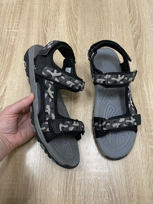 Сандалі босоніжки шльопки