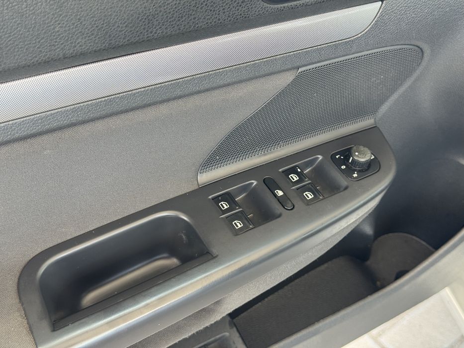 Свіжопригнанний VW GOLF 5 1.6 MPI з Німеччини