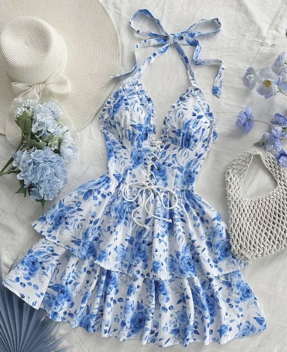 Літнє плаття з блакитним квітковим принтом