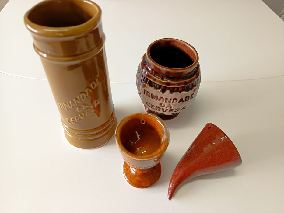 Copos barro medievais