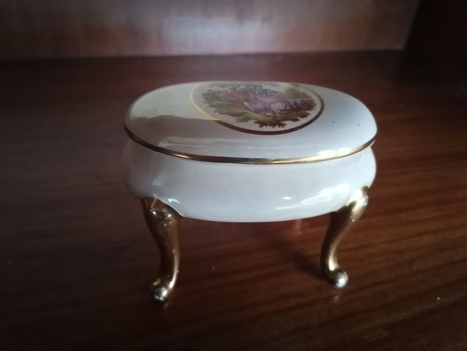 Peças decorativas em louça