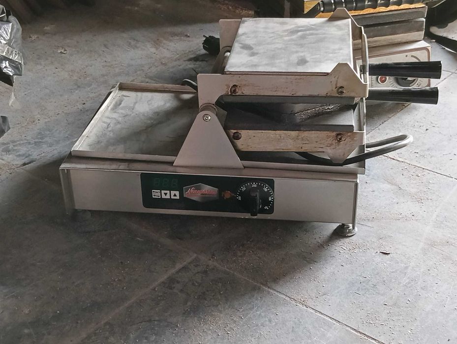 Gofreira/prensa profissional de placas retangulares, da marca Normande usada
