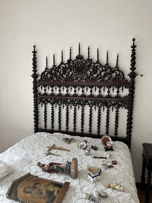 Cama de vilrros muito antiga mogno