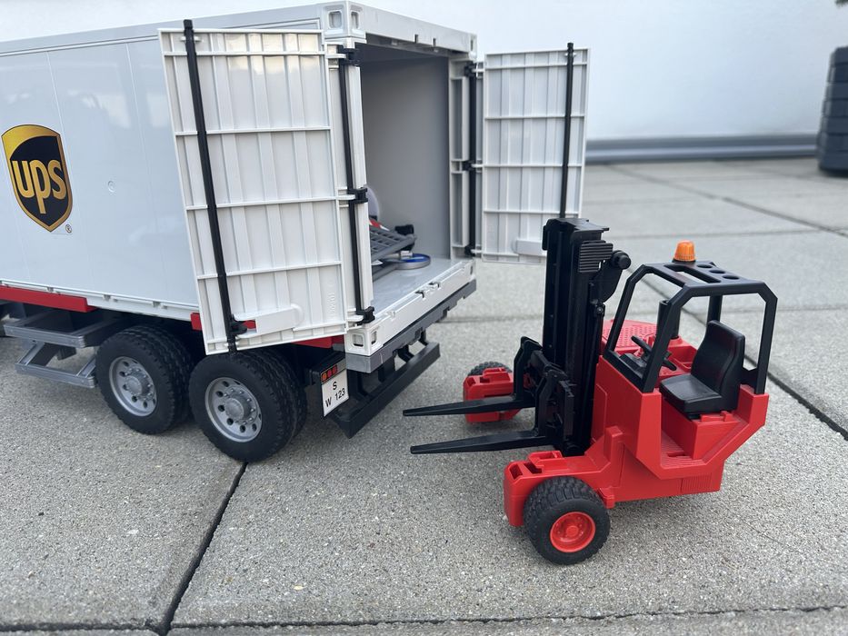 Bruder Scania UPS + przyczepa + widlak