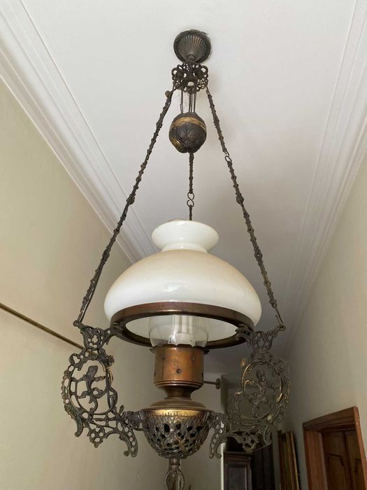 Candeeiro antigo bronze vidro opalino Art Nouveau com contrapeso