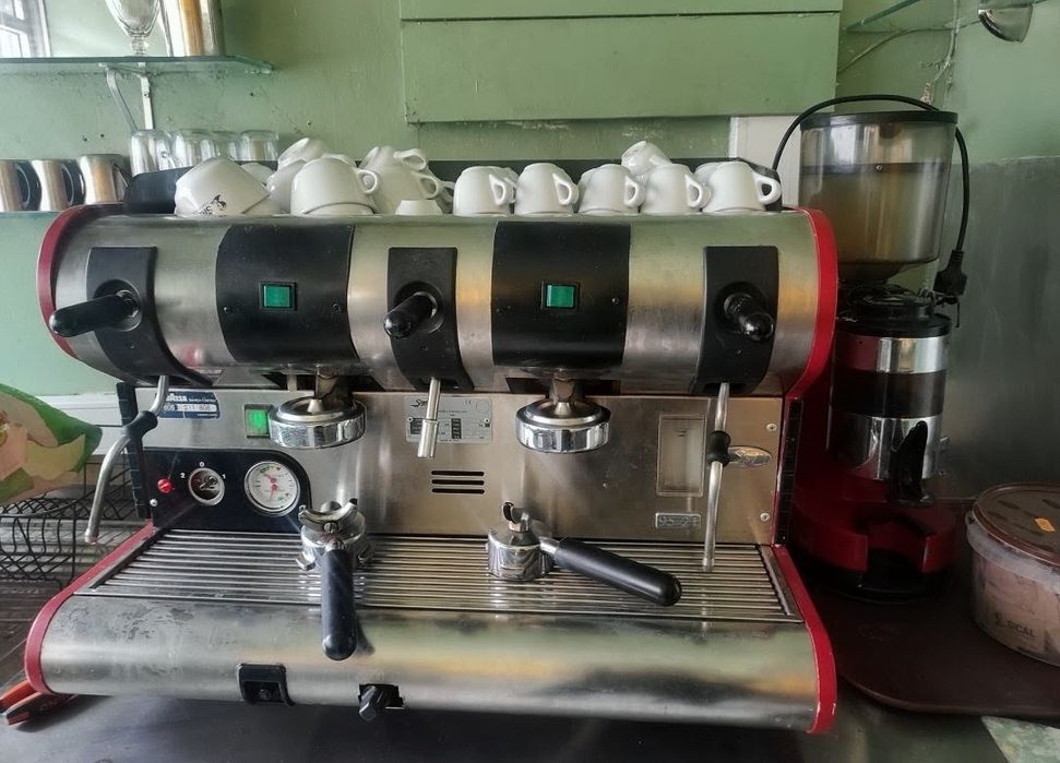 Máquina de café e moinho