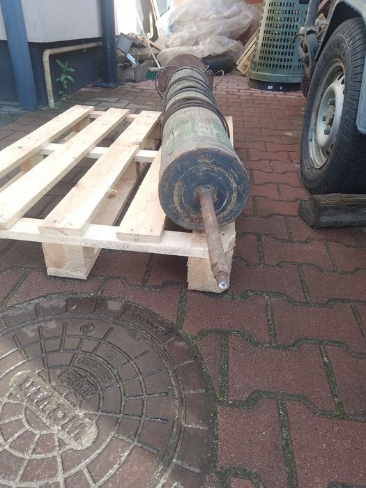 Wał do trójnóga studni