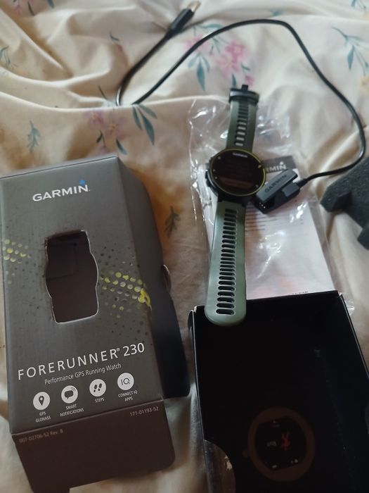 Zegarek  Garmin Forerunner 230.