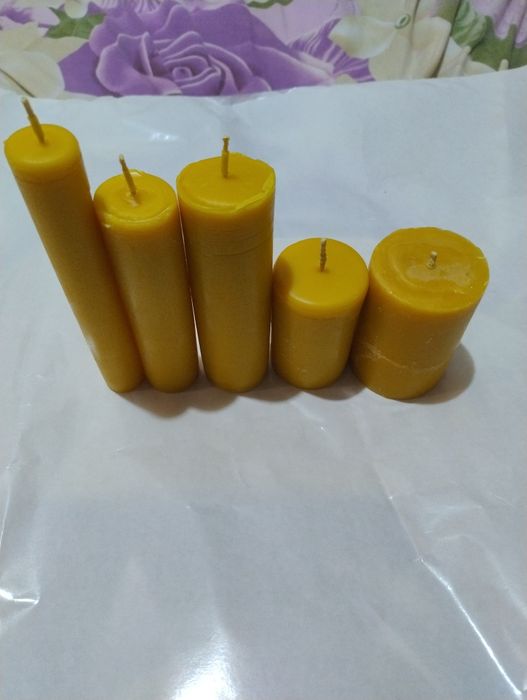 Свічки з бджолиного воску.