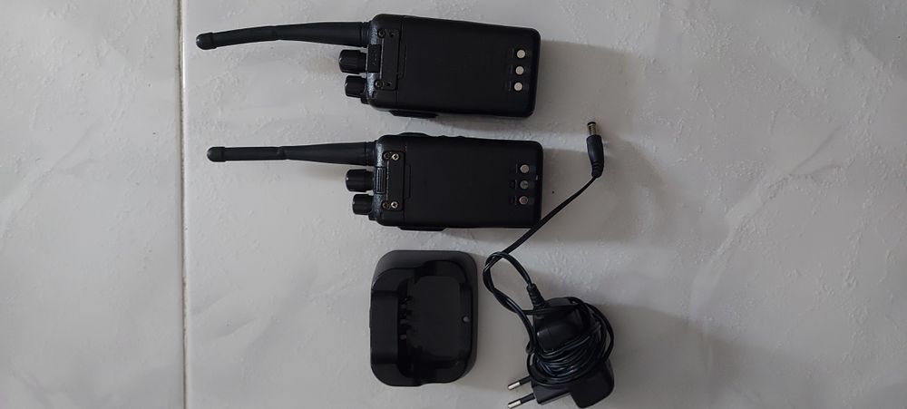 2 Walkie Talkie  Dynascan L88